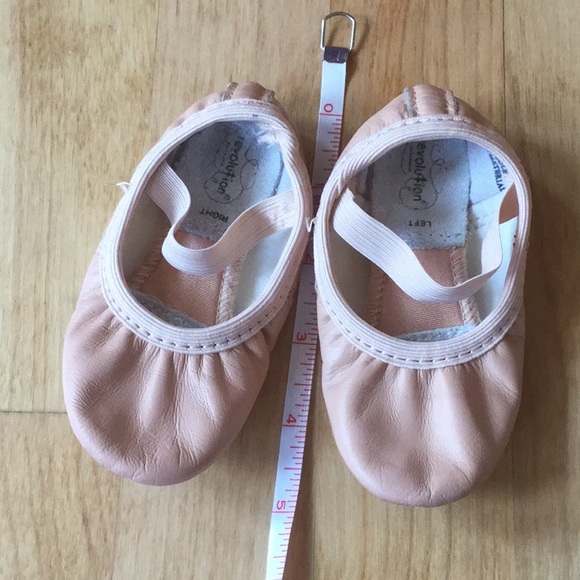 First ballet shoes fit 2yr old - Picture 6 of 6